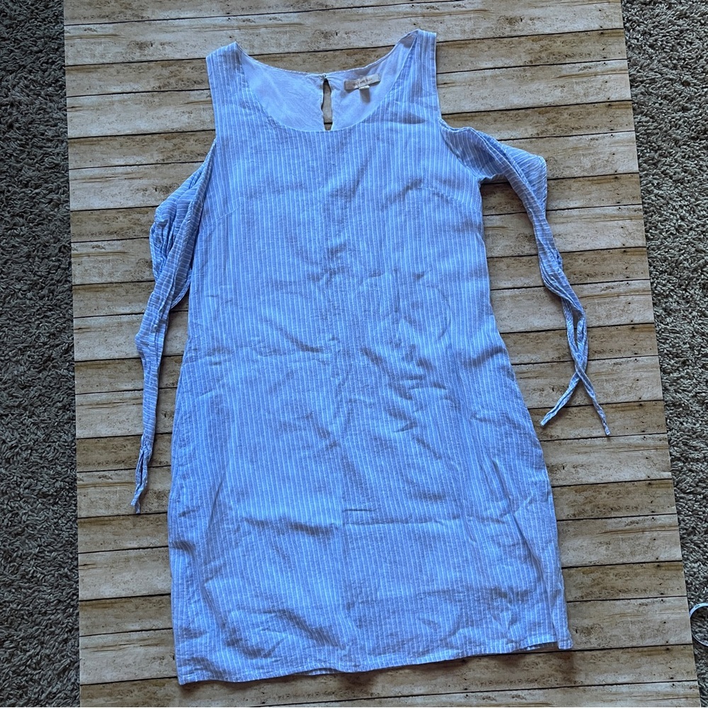 Skies are blue size small.